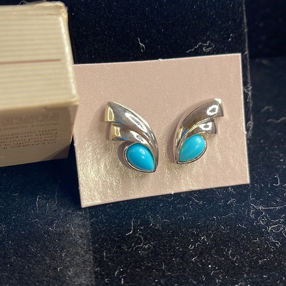 Avon-1990-Vintage Swirled Accent Earrings silver/ Turquoise - Picture 2 of 6